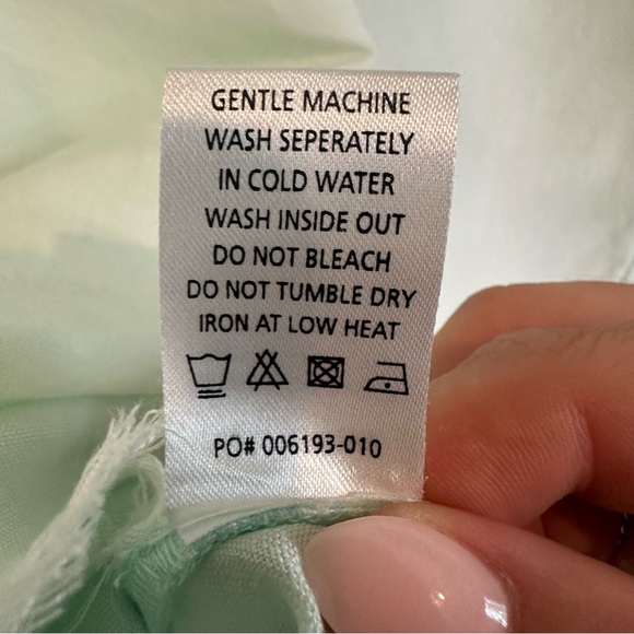 Show Me Your Mumu Antonelli Top. Large. Color: Mint Linen. RN#: 133910 - Picture 7 of 7